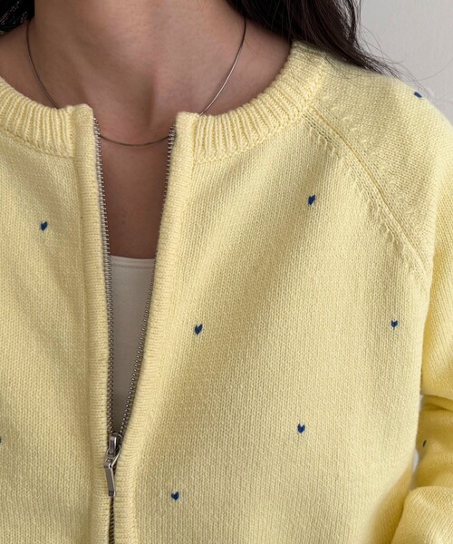 fredy emue（フレディエミュ）の「ハンド刺しゅうハートZIPカーディガン（カーディガン/ボレロ・レディース・オフホワイト/ネイビー/イエロー・38）」の15枚目の写真