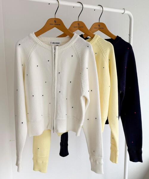 fredy emue（フレディエミュ）の「ハンド刺しゅうハートZIPカーディガン（カーディガン/ボレロ・レディース・オフホワイト/ネイビー/イエロー・38）」の17枚目の写真
