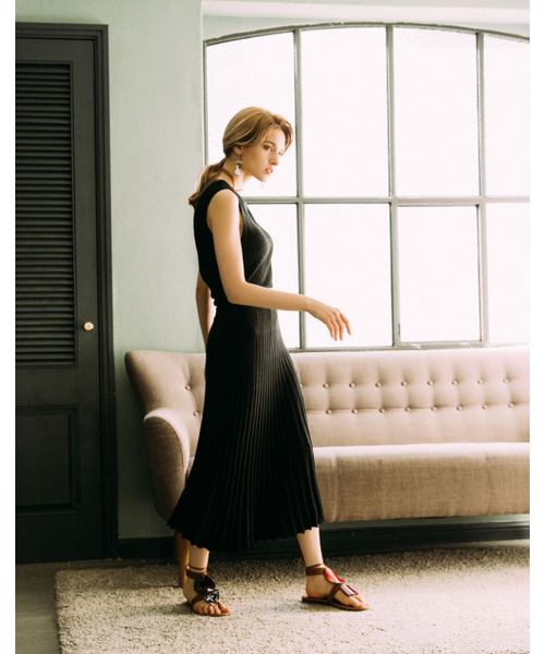 AYIHOLIC CASHMERE（アイホリックカシミア）の「ノースリーブニットワンピース（ワンピース・レディース・その他・FREE）」の2枚目の写真