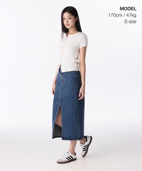 MUSINSA STANDARD WOMAN（ムシンサスタンダードウーマン）の「ウィメンズフロントスリットデニムロングスカート[ミディアムインディゴ]（スカート・レディース・その他・SMALL/MEDIUM/LARGE/X-SMALL）」の2枚目の写真