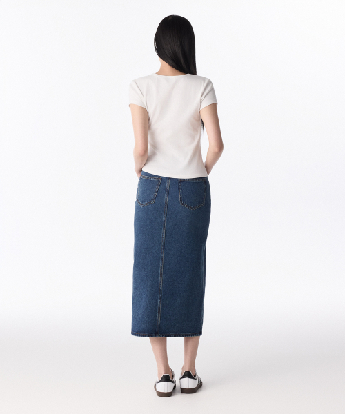 MUSINSA STANDARD WOMAN（ムシンサスタンダードウーマン）の「ウィメンズフロントスリットデニムロングスカート[ミディアムインディゴ]（スカート・レディース・その他・SMALL/MEDIUM/LARGE/X-SMALL）」の3枚目の写真