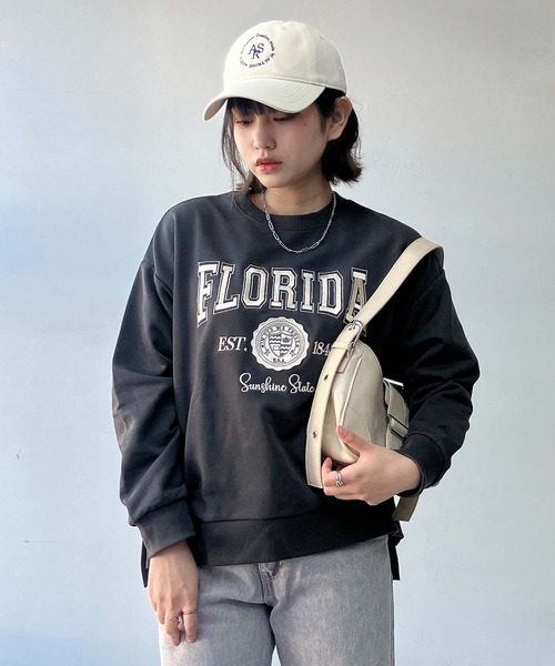 AS KNOW AS plus(アズノゥアズプラス)の「〇カレッジロゴ刺繍オーバーサイズスウェット【UNISEX ITEM】(スウェット・レディース・ダークグリーン/チャコールグレー/オフホワイト・FREE)」の3枚目の写真
