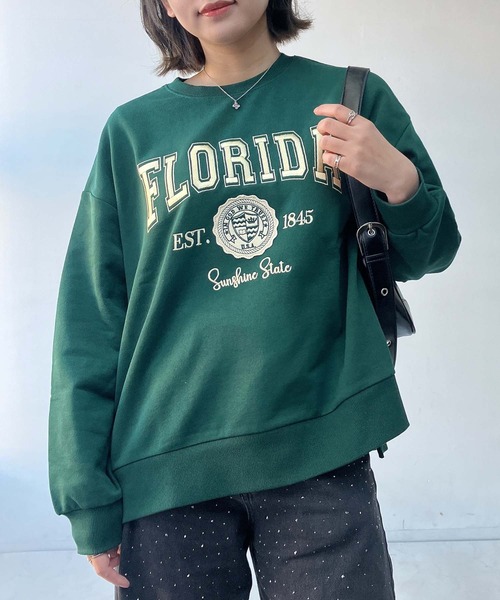 AS KNOW AS plus(アズノゥアズプラス)の「〇カレッジロゴ刺繍オーバーサイズスウェット【UNISEX ITEM】(スウェット・レディース・ダークグリーン/チャコールグレー/オフホワイト・FREE)」の1枚目の写真