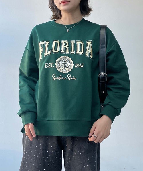 AS KNOW AS plus(アズノゥアズプラス)の「〇カレッジロゴ刺繍オーバーサイズスウェット【UNISEX ITEM】(スウェット・レディース・ダークグリーン/チャコールグレー/オフホワイト・FREE)」の4枚目の写真