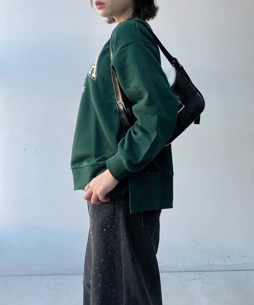 AS KNOW AS plus(アズノゥアズプラス)の「〇カレッジロゴ刺繍オーバーサイズスウェット【UNISEX ITEM】(スウェット・レディース・ダークグリーン/チャコールグレー/オフホワイト・FREE)」の5枚目の写真