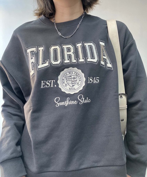 AS KNOW AS plus(アズノゥアズプラス)の「〇カレッジロゴ刺繍オーバーサイズスウェット【UNISEX ITEM】(スウェット・レディース・ダークグリーン/チャコールグレー/オフホワイト・FREE)」の17枚目の写真
