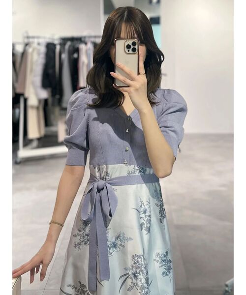 MERCURYDUO（マーキュリーデュオ）の「ブーケ花柄ニットドッキングワンピース（ワンピース・レディース・ベージュ/ラベンダー/ブラック・MEDIUM/SMALL）」の21枚目の写真