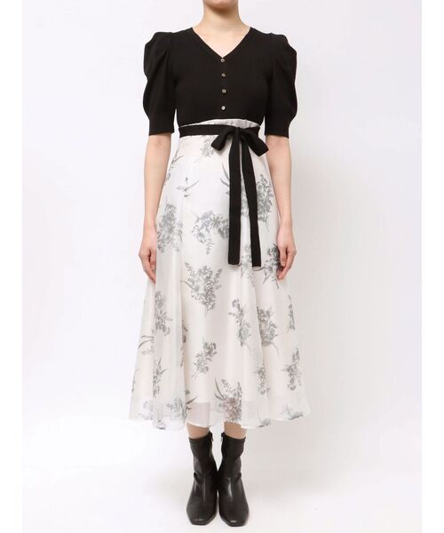 MERCURYDUO（マーキュリーデュオ）の「ブーケ花柄ニットドッキングワンピース（ワンピース・レディース・ベージュ/ラベンダー/ブラック・MEDIUM/SMALL）」の16枚目の写真