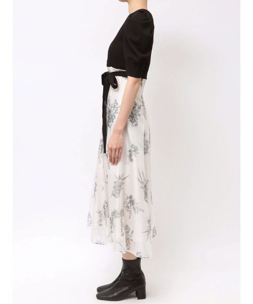 MERCURYDUO（マーキュリーデュオ）の「ブーケ花柄ニットドッキングワンピース（ワンピース・レディース・ベージュ/ラベンダー/ブラック・MEDIUM/SMALL）」の13枚目の写真