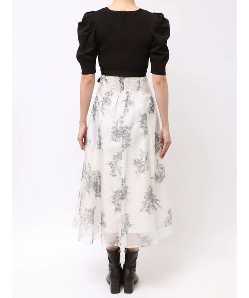 MERCURYDUO（マーキュリーデュオ）の「ブーケ花柄ニットドッキングワンピース（ワンピース・レディース・ベージュ/ラベンダー/ブラック・MEDIUM/SMALL）」の14枚目の写真