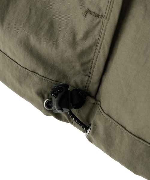 MARGARET HOWELL（マーガレットハウエル）の「WATER REPELENT NYLON POPLIN（Tシャツ/カットソー・メンズ・カーキ/ネイビー・X-LARGE/MEDIUM/LARGE）」の12枚目の写真