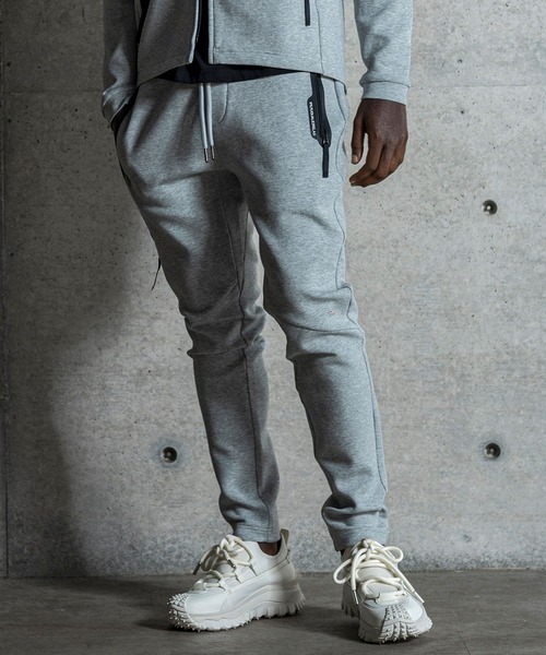 1PIU1UGUALE3  RELAX （ウノピゥウノウグァーレトレ リラックス）の「1PIU1UGUALE3 RELAX(ウノピゥウノウグァーレトレ リラックス)バーティカルポケット テックジョガーパンツ（スウェットパンツ・メンズ・グレー/ブラック/ホワイト・S/M/L/XL/XXL）」の3枚目の写真