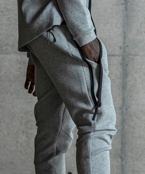 1PIU1UGUALE3  RELAX （ウノピゥウノウグァーレトレ リラックス）の「1PIU1UGUALE3 RELAX(ウノピゥウノウグァーレトレ リラックス)バーティカルポケット テックジョガーパンツ（スウェットパンツ・メンズ・グレー/ブラック/ホワイト・S/M/L/XL/XXL）」の6枚目の写真