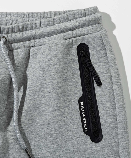 1PIU1UGUALE3  RELAX （ウノピゥウノウグァーレトレ リラックス）の「1PIU1UGUALE3 RELAX(ウノピゥウノウグァーレトレ リラックス)バーティカルポケット テックジョガーパンツ（スウェットパンツ・メンズ・グレー/ブラック/ホワイト・S/M/L/XL/XXL）」の10枚目の写真