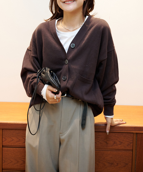 OUTDOOR PRODUCTS(アウトドアプロダクツ)の「リネンコットンVネックコクーンカーディガン(カーディガン/ボレロ・レディース・ブラウン/ネイビー/アイボリー・FREE)」の2枚目の写真