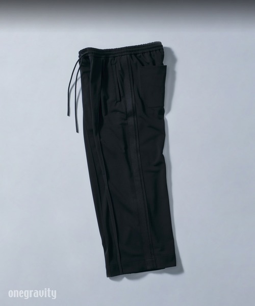 onegravity(ワングラビティ)の「onegravity / サイドライン ワイドパンツ(その他パンツ・メンズ・ブラック/チャコールグレー・SMALL/MEDIUM/LARGE)」の2枚目の写真
