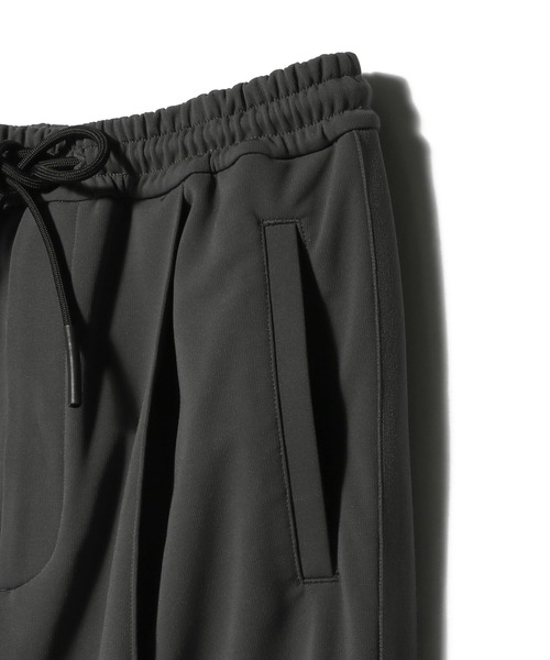onegravity(ワングラビティ)の「onegravity / サイドライン ワイドパンツ(その他パンツ・メンズ・ブラック/チャコールグレー・SMALL/MEDIUM/LARGE)」の8枚目の写真