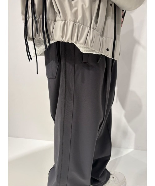 onegravity(ワングラビティ)の「onegravity / サイドライン ワイドパンツ(その他パンツ・メンズ・ブラック/チャコールグレー・SMALL/MEDIUM/LARGE)」の5枚目の写真