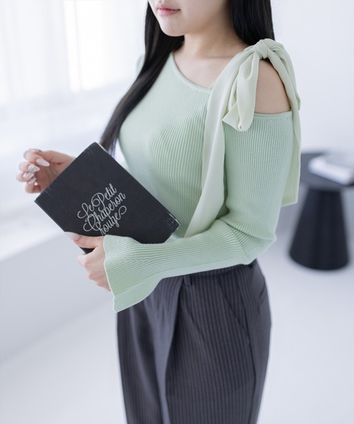 clear（クリア）の「シアーリボンワンショルニットトップス[大人 フェミニン 上品]≪新作≫（ニット/セーター・レディース・グリーン/グレー/ブラック/アイボリー・F）」の4枚目の写真