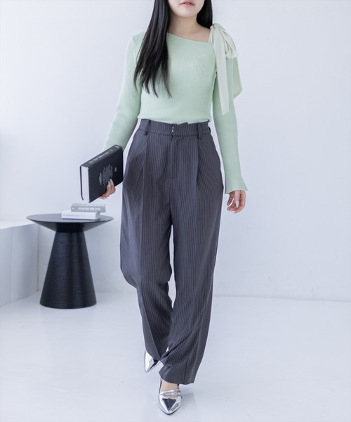 clear（クリア）の「シアーリボンワンショルニットトップス[大人 フェミニン 上品]≪新作≫（ニット/セーター・レディース・グリーン/グレー/ブラック/アイボリー・F）」の5枚目の写真