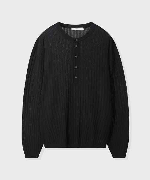 KIIMUIR（キミュア）の「クールタッチヘンリーネッククロップニット_ブラック（ニット/セーター・メンズ・ブラック・MEDIUM/LARGE/X-LARGE）」の7枚目の写真