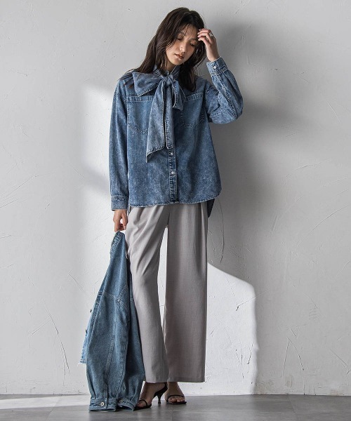 MAYSON GREY（メイソングレイ）の「ボウタイ付きデニムシャツ≪洗濯機で洗える≫（シャツ/ブラウス・レディース・ピンク/ブルー・M）」の6枚目の写真