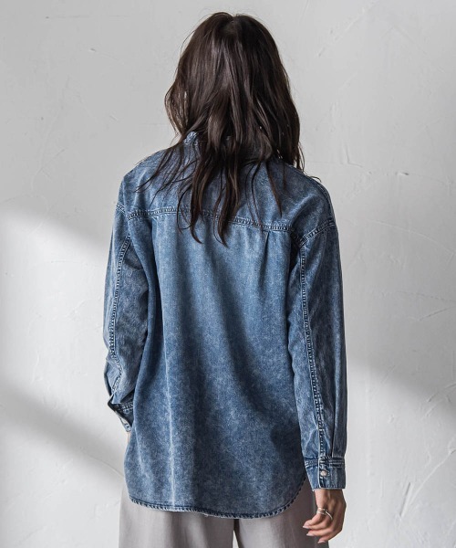 MAYSON GREY（メイソングレイ）の「ボウタイ付きデニムシャツ≪洗濯機で洗える≫（シャツ/ブラウス・レディース・ピンク/ブルー・M）」の5枚目の写真