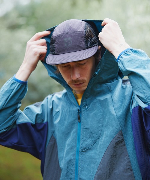 The DUFFER of ST.GEORGE（ザダファーオブセントジョージ）の「TECH RIPSTOP TRAIL MESH CAP：リップストップ×メッシュ コンビネーション トレイルキャップ（キャップ・メンズ・ブラック/ブルー・F）」の4枚目の写真