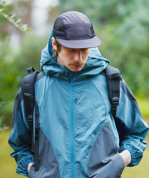 The DUFFER of ST.GEORGE（ザダファーオブセントジョージ）の「TECH RIPSTOP TRAIL MESH CAP：リップストップ×メッシュ コンビネーション トレイルキャップ（キャップ・メンズ・ブラック/ブルー・F）」の5枚目の写真