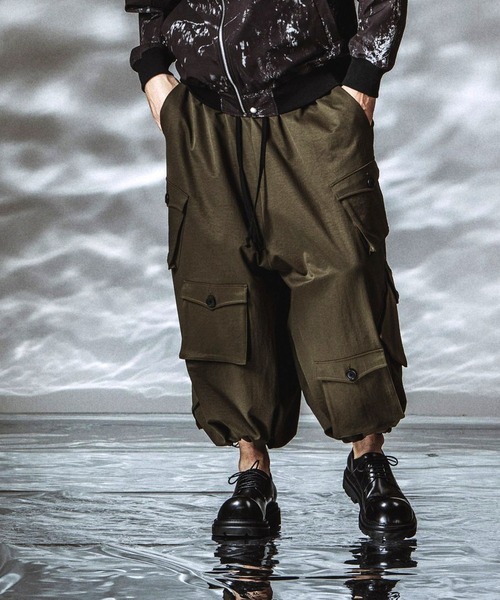 NO ID.（ノーアイディ）の「【NO ID.】Asymmetry Wide Cargo Pants / アシンメトリーワイドカーゴパンツ（カーゴパンツ・メンズ・カーキ/ブラック・2/1）」の6枚目の写真