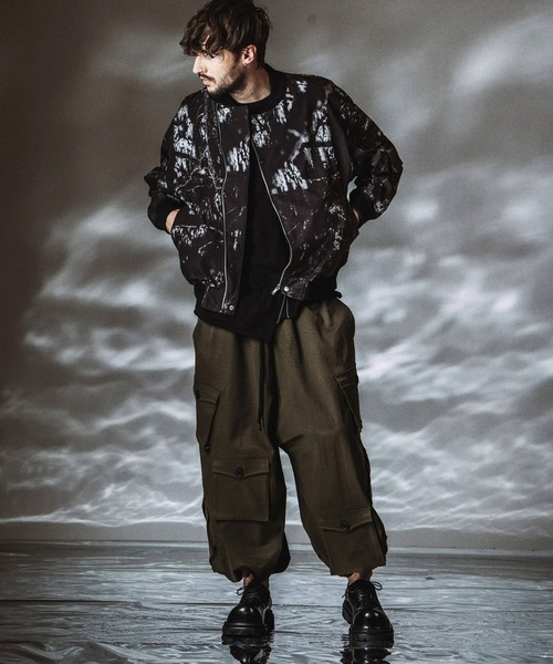 NO ID.（ノーアイディ）の「【NO ID.】Asymmetry Wide Cargo Pants / アシンメトリーワイドカーゴパンツ（カーゴパンツ・メンズ・カーキ/ブラック・2/1）」の9枚目の写真