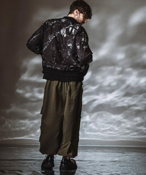 NO ID.（ノーアイディ）の「【NO ID.】Asymmetry Wide Cargo Pants / アシンメトリーワイドカーゴパンツ（カーゴパンツ・メンズ・カーキ/ブラック・2/1）」の17枚目の写真