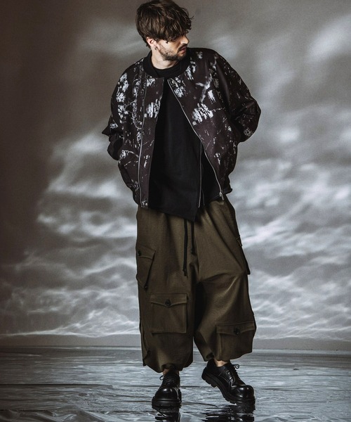 NO ID.（ノーアイディ）の「【NO ID.】Asymmetry Wide Cargo Pants / アシンメトリーワイドカーゴパンツ（カーゴパンツ・メンズ・カーキ/ブラック・2/1）」の19枚目の写真