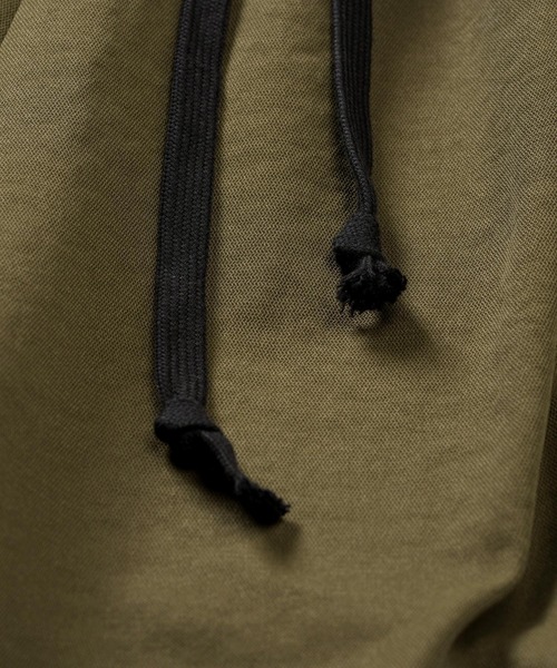 NO ID.（ノーアイディ）の「【NO ID.】Asymmetry Wide Cargo Pants / アシンメトリーワイドカーゴパンツ（カーゴパンツ・メンズ・カーキ/ブラック・2/1）」の20枚目の写真