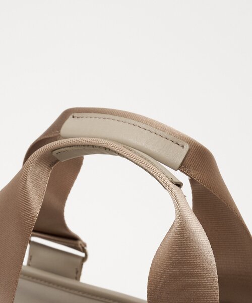 russet(ラシット)の「ナイロンラフィア×クラウズナイロン コンビ2WAYトートバッグ(トートバッグ・レディース・ブラック/アイボリー・FREE)」の7枚目の写真