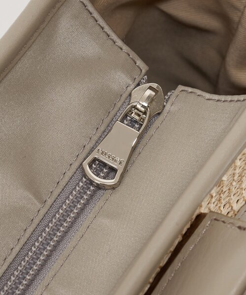 russet(ラシット)の「ナイロンラフィア×クラウズナイロン コンビ2WAYトートバッグ(トートバッグ・レディース・ブラック/アイボリー・FREE)」の15枚目の写真