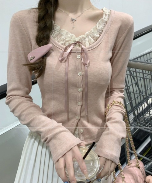 Emilie(エミリー)の「フェイクレイヤード カーディガン風 プルオーバートップス(Tシャツ/カットソー・レディース・ピンク/グレー/アイボリー/ライトブルー・FREE)」の4枚目の写真