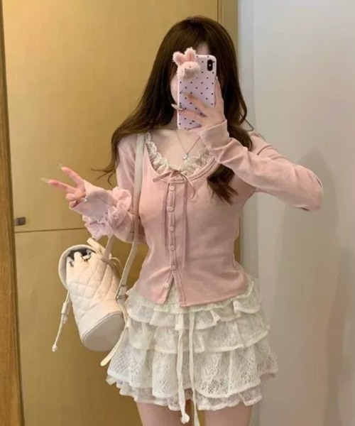 Emilie(エミリー)の「フェイクレイヤード カーディガン風 プルオーバートップス(Tシャツ/カットソー・レディース・ピンク/グレー/アイボリー/ライトブルー・FREE)」の20枚目の写真