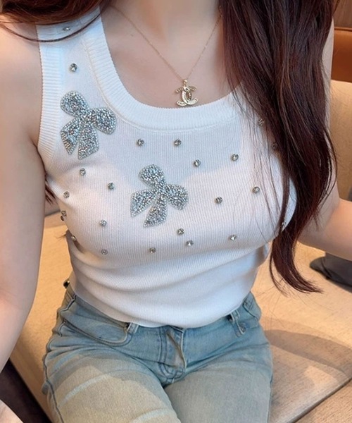 meJane（ミージェーン）の「ラインストーン リボンビジュー ノースリーブニットトップス（タンクトップ・レディース・ホワイト/ブラック・FREE）」の2枚目の写真