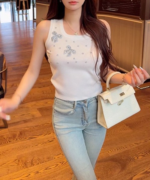 meJane（ミージェーン）の「ラインストーン リボンビジュー ノースリーブニットトップス（タンクトップ・レディース・ホワイト/ブラック・FREE）」の5枚目の写真