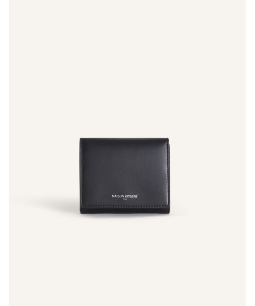 Maison Kitsune(メゾンキツネ)の「MAISON KITSUNE PARIS TRIFOLD WALLET(財布・メンズ・ブラック・U)」の1枚目の写真