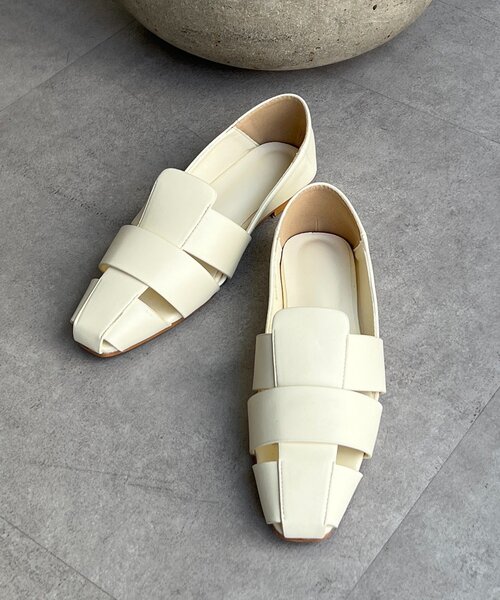 un dix cors（アンディコール）の「クロスストラップフラットシューズ（ブーツ・レディース・アイボリー/ブラック・MEDIUM/LARGE）」の2枚目の写真