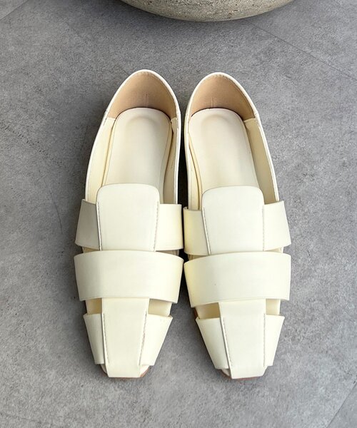 un dix cors（アンディコール）の「クロスストラップフラットシューズ（ブーツ・レディース・アイボリー/ブラック・MEDIUM/LARGE）」の4枚目の写真