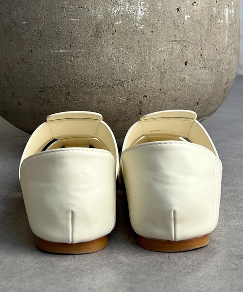un dix cors（アンディコール）の「クロスストラップフラットシューズ（ブーツ・レディース・アイボリー/ブラック・MEDIUM/LARGE）」の6枚目の写真
