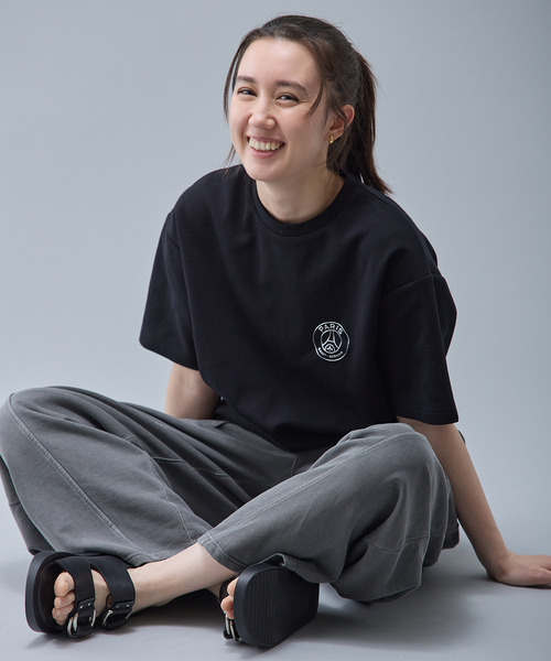 PARIS SAINT-GERMAIN（パリサンジェルマン）の「【Paris Saint-Germain / パリ・サン＝ジェルマン】 JP METALIC LOGO T-SH（Tシャツ/カットソー・メンズ・チャコールグレー/グリーン/ホワイト/ブラック・SMALL/MEDIUM/X-LARGE/LARGE）」の2枚目の写真