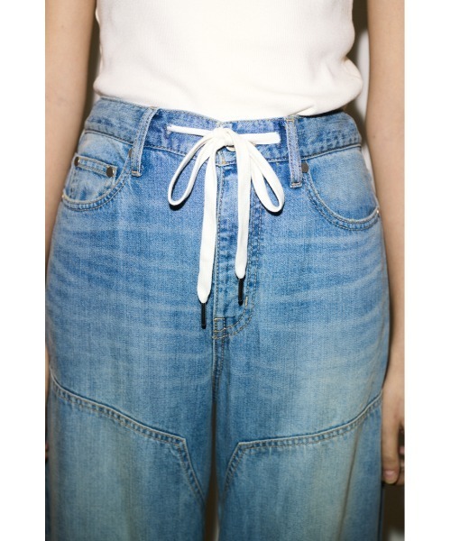 THROW by SLY（スローバイスライ）の「THROW PAINTER TENCEL(TM) WIDE PT-AB ペインターテンセルワイドパンツエービー 春服 夏服（デニムパンツ・レディース・ライトブルー/ダークブルー・1/0）」の5枚目の写真