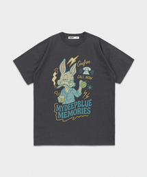 MIDDLE-AGED RABBIT OVER TEE (CHARCOAL)