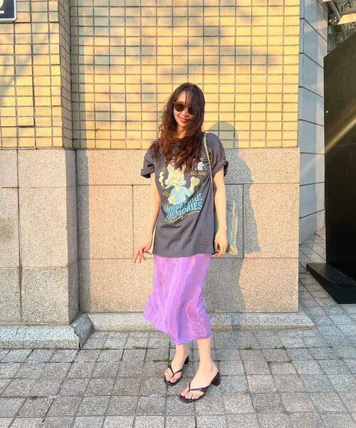 mydeepbluememories(マイディープブルーメモリーズ)の「MIDDLE-AGED RABBIT OVER TEE (CHARCOAL)(Tシャツ/カットソー・レディース・チャコール・1/2)」の4枚目の写真