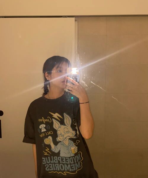 mydeepbluememories(マイディープブルーメモリーズ)の「MIDDLE-AGED RABBIT OVER TEE (CHARCOAL)(Tシャツ/カットソー・レディース・チャコール・1/2)」の3枚目の写真