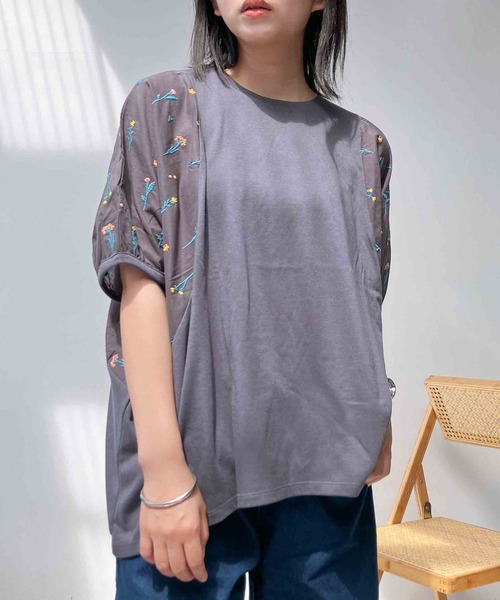 AS KNOW AS plus(アズノゥアズプラス)の「〇切り替え袖刺繍ビッグサイズプルオーバー(Tシャツ/カットソー・レディース・ネイビー/オフホワイト/チャコールグレー・FREE)」の1枚目の写真